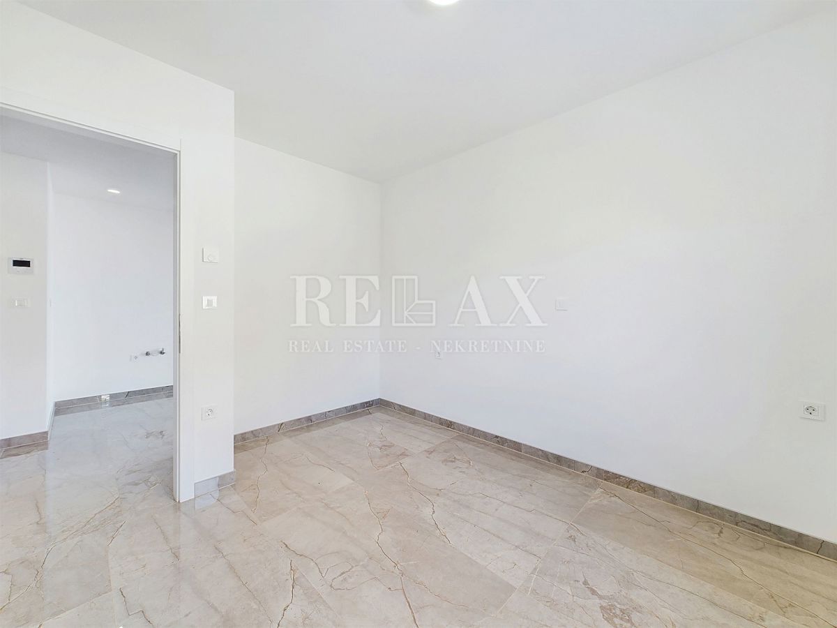 Crikvenica - dvosobni apartma s teraso