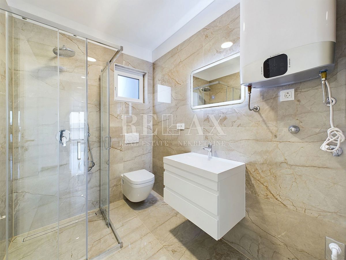 Crikvenica - dvosobni apartma s teraso