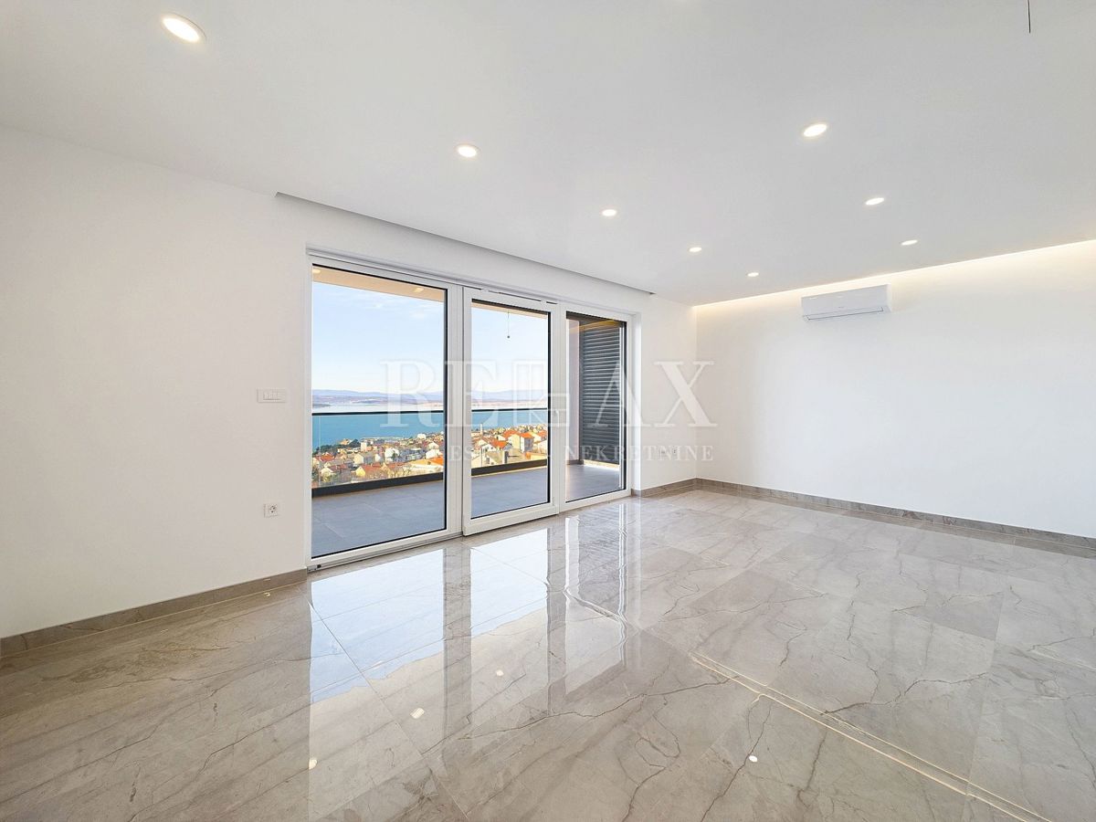 Crikvenica - dvosobni apartma s teraso