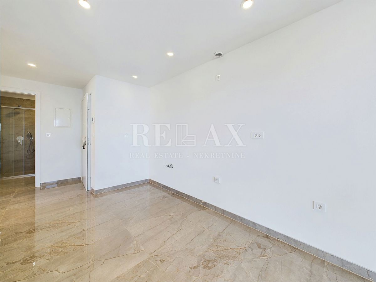 Crikvenica - dvosobni apartma s teraso