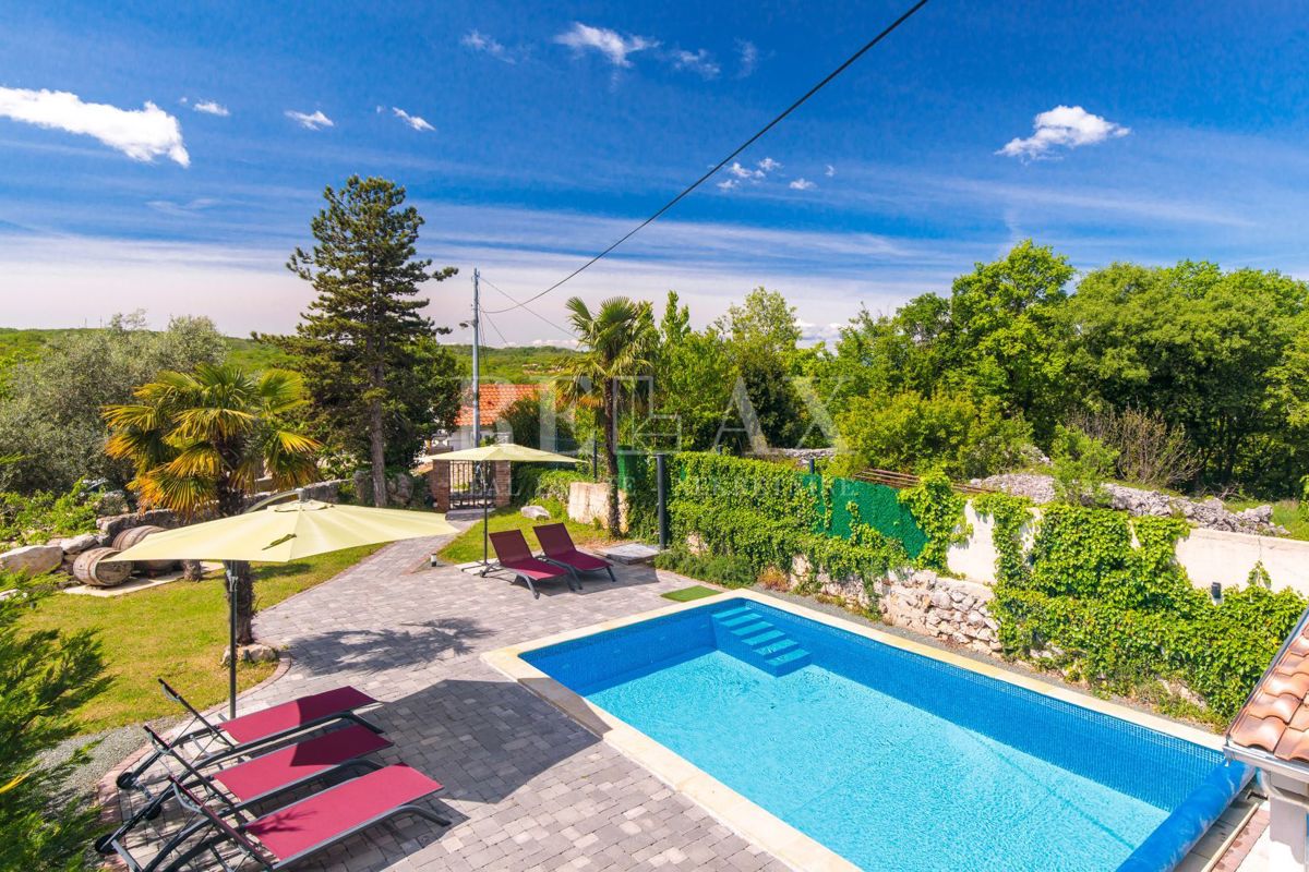 Otok Krk, Gostinjac - Kamnita hiša s bazenom