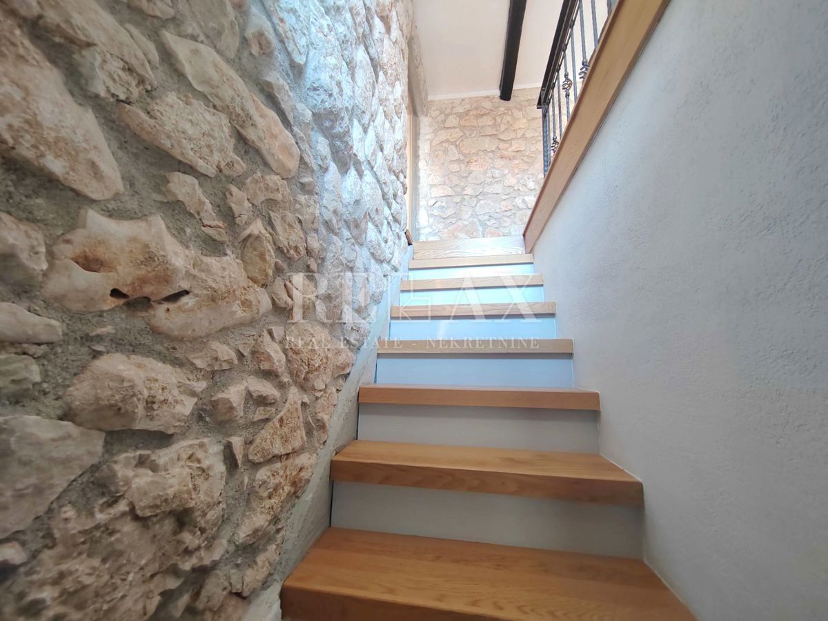 Otok Krk, Kras – hiša v bližini Malinske