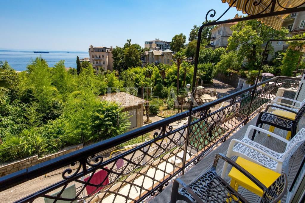 Opatija - prenovljeno stanovanje, 200 m od morja