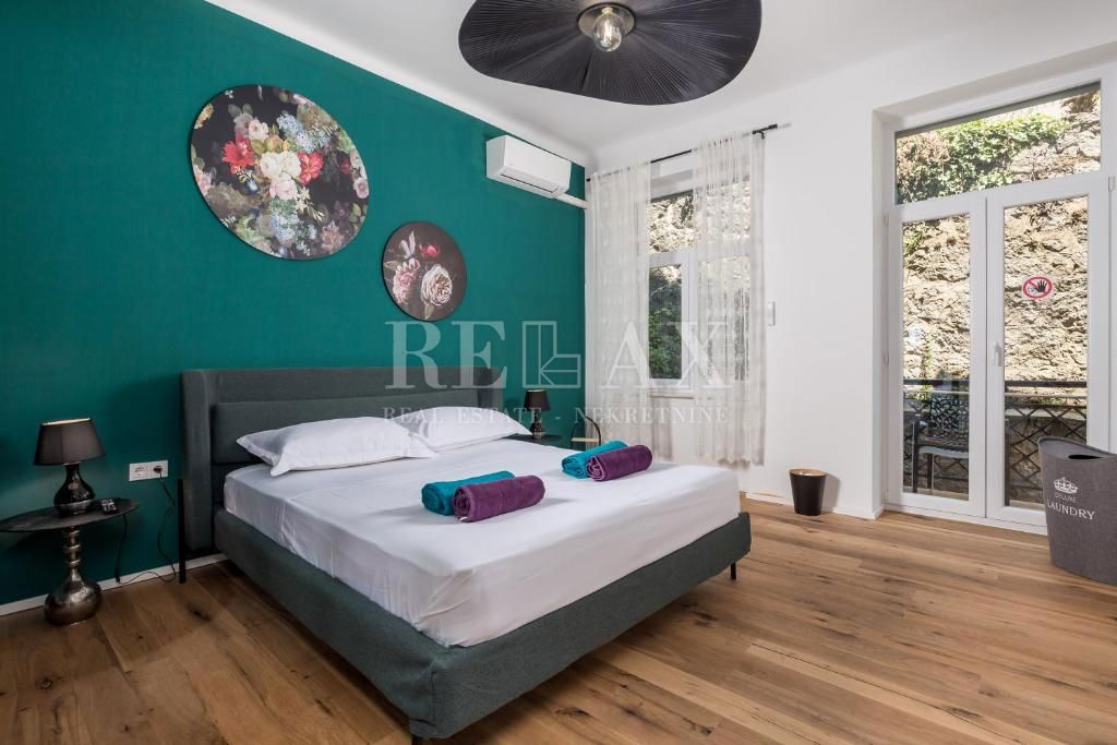 Opatija - prenovljeno stanovanje, 200 m od morja