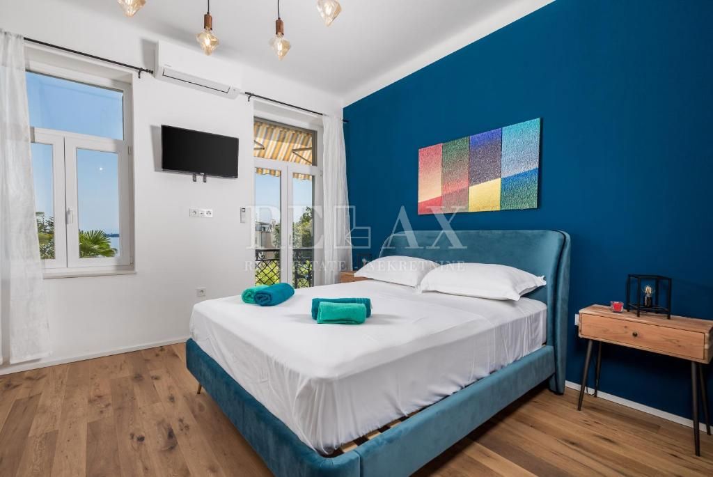 Opatija - prenovljeno stanovanje, 200 m od morja