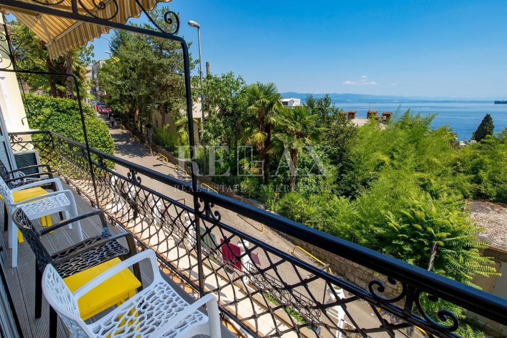 Opatija - prenovljeno stanovanje, 200 m od morja