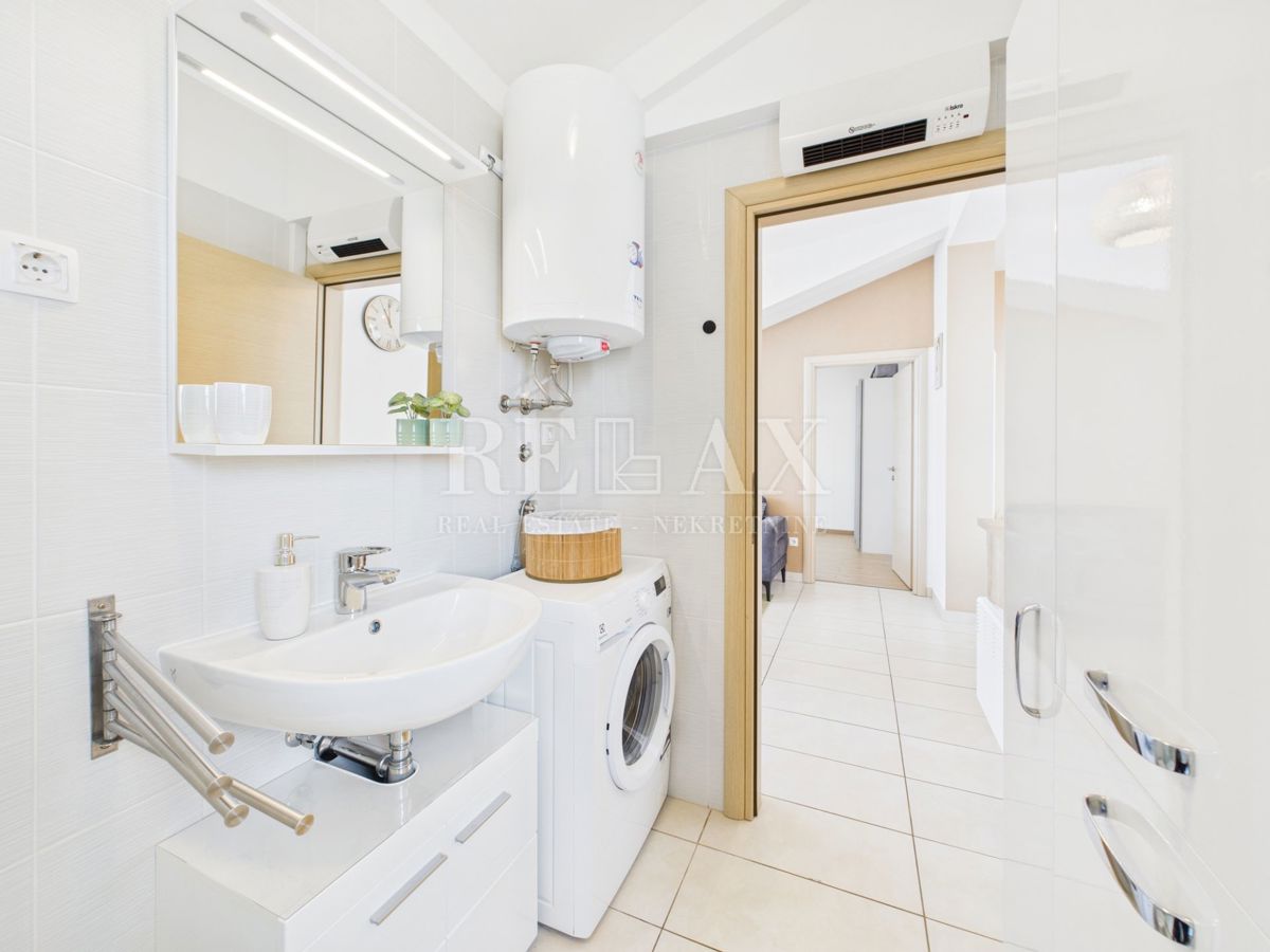 Crikvenica - apartma v 1. vrsti do morja, 2 spalnici