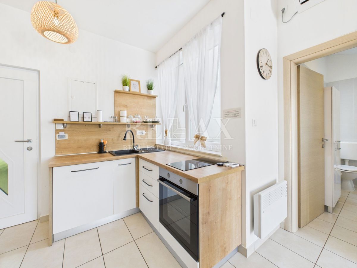 Crikvenica - apartma v 1. vrsti do morja, 2 spalnici