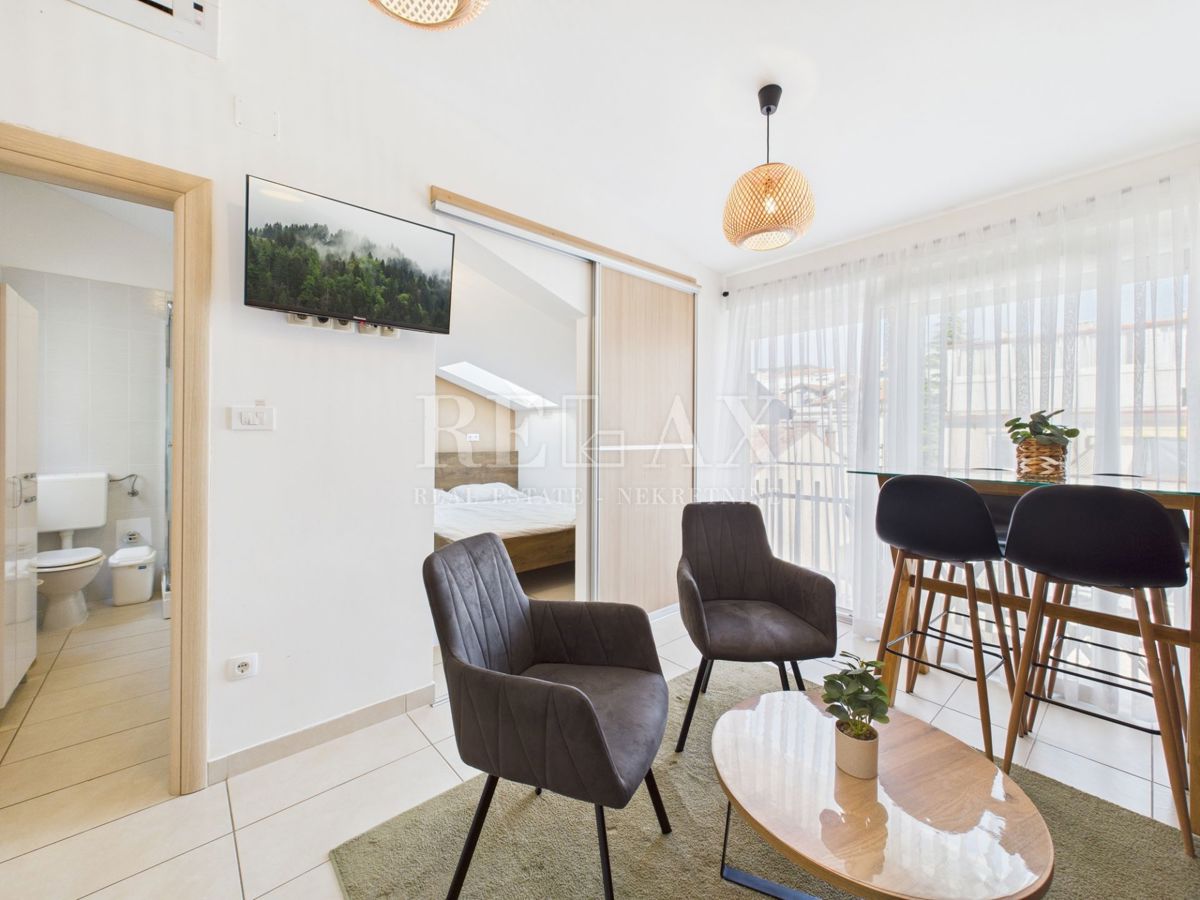 Crikvenica - apartma v 1. vrsti do morja, 2 spalnici