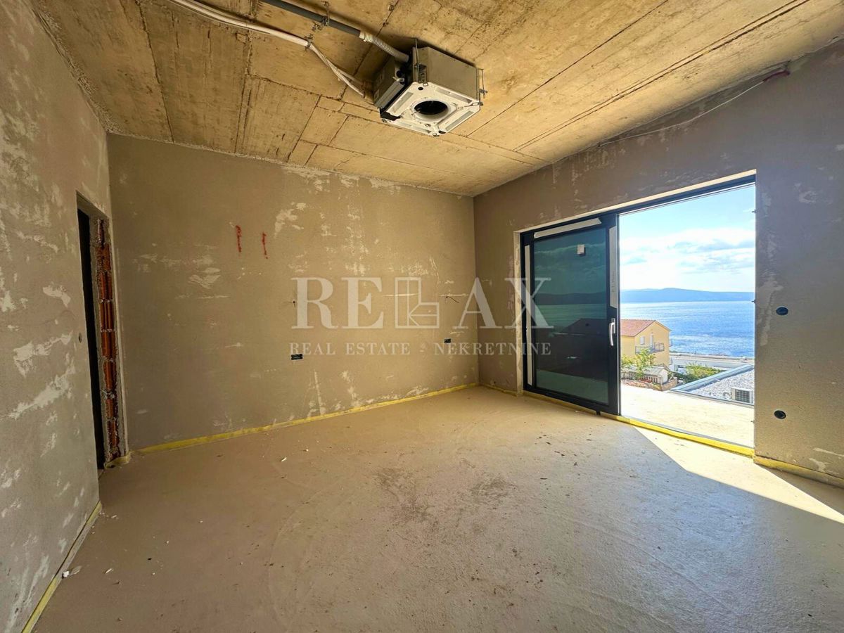 CRIKVENICA - Moderna vila z bazenom