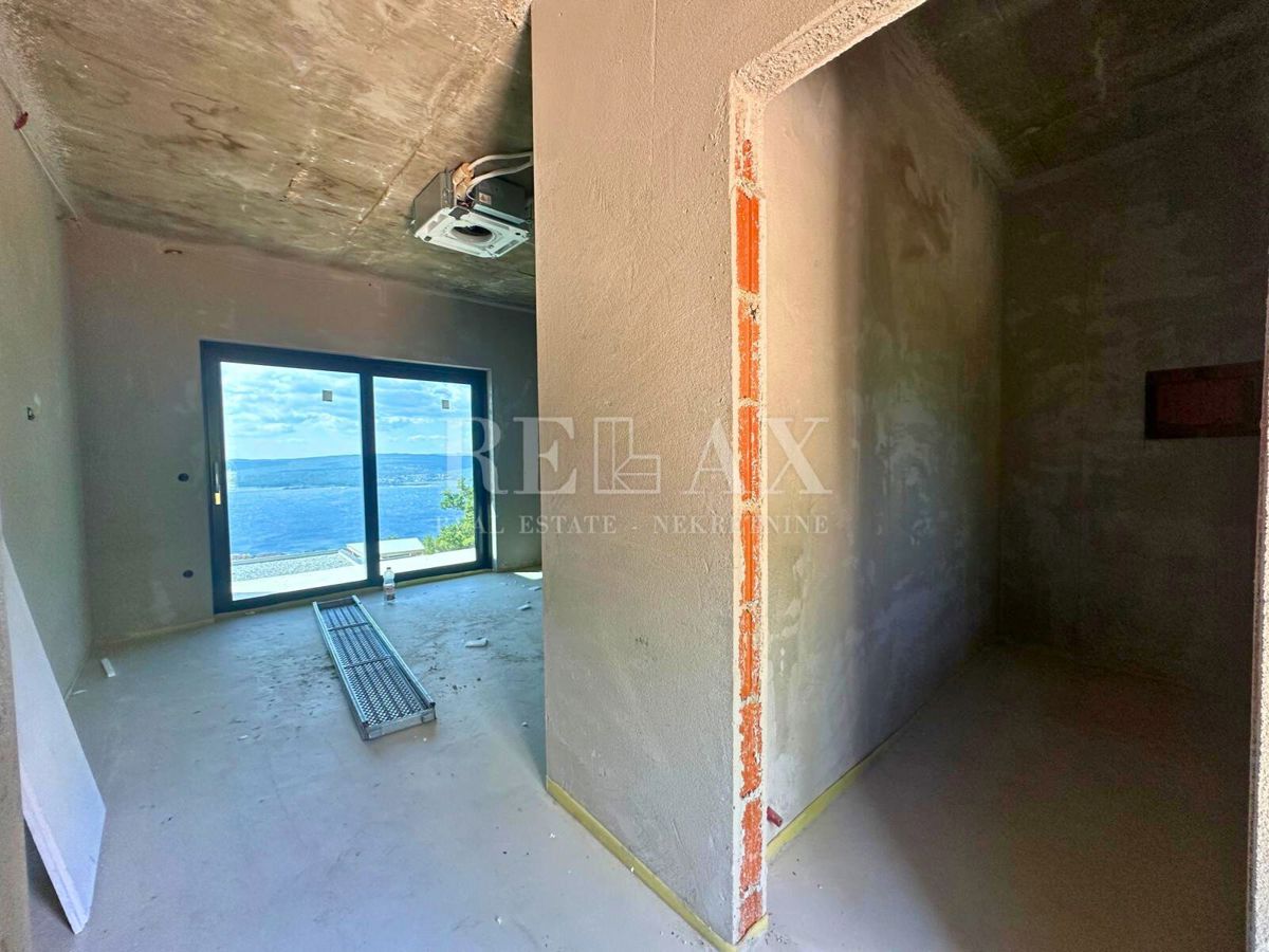 CRIKVENICA - Moderna vila z bazenom