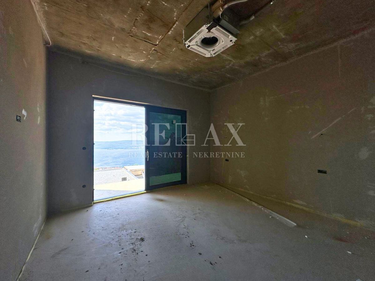 CRIKVENICA - Moderna vila z bazenom