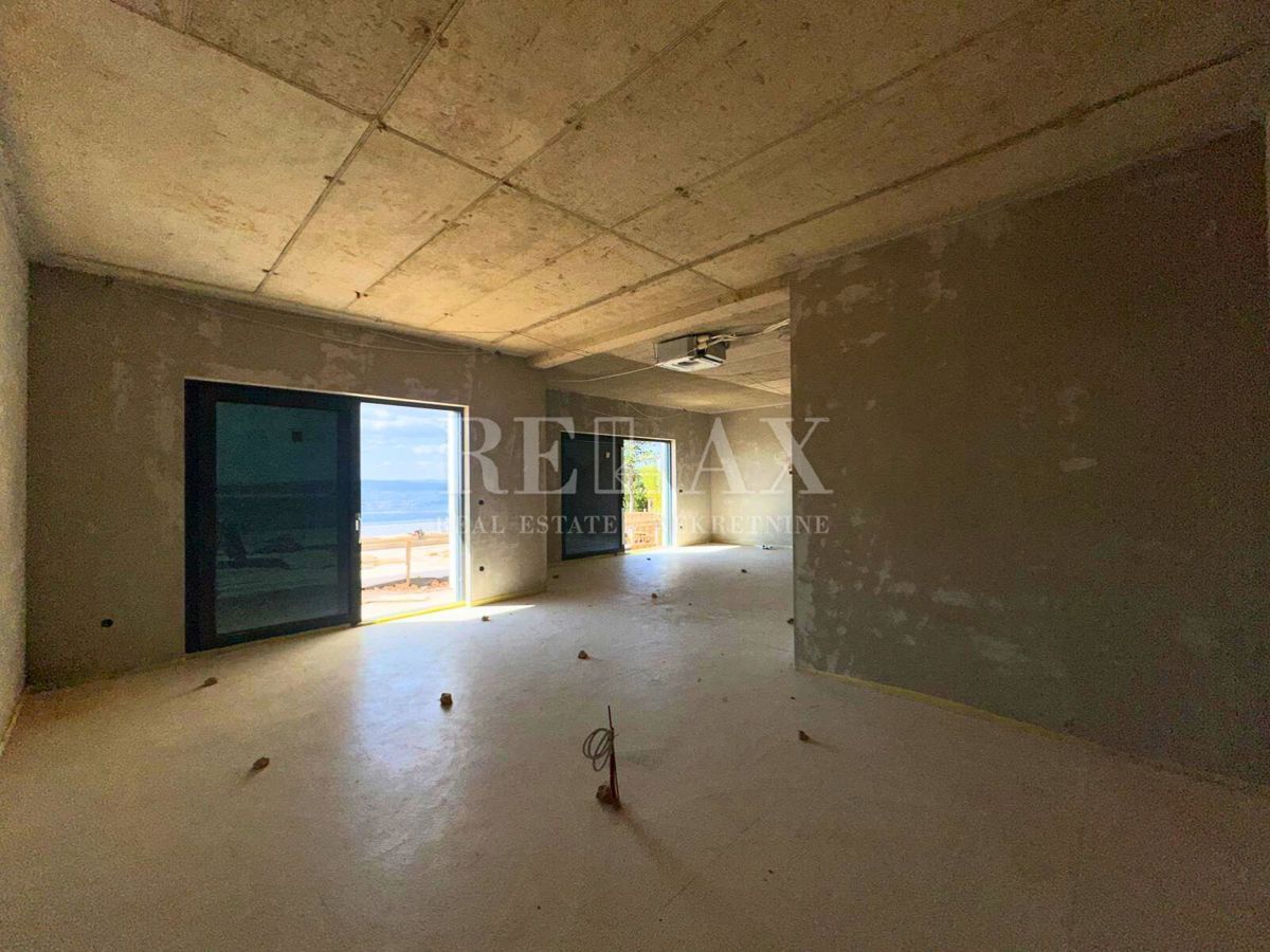 CRIKVENICA - Moderna vila z bazenom