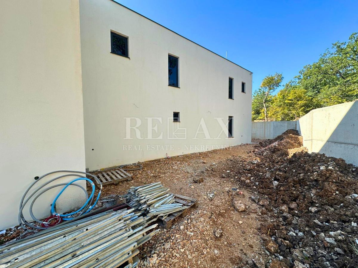 CRIKVENICA - Moderna vila z bazenom