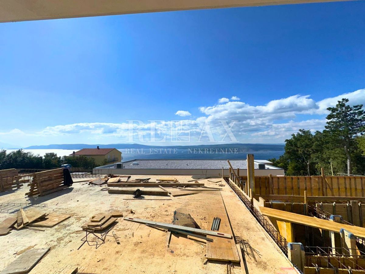 CRIKVENICA - Moderna vila z bazenom