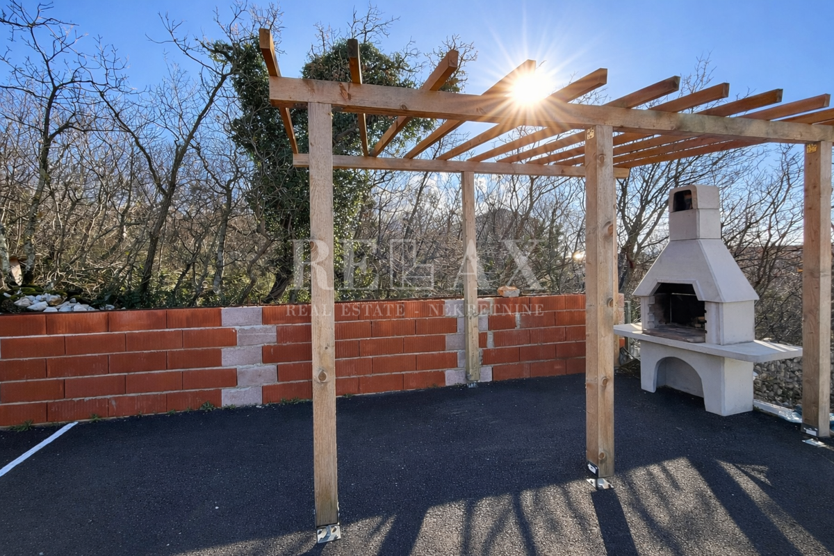 Crikvenica - 4 apartmaji v novogradnji z razgledom, bazenom