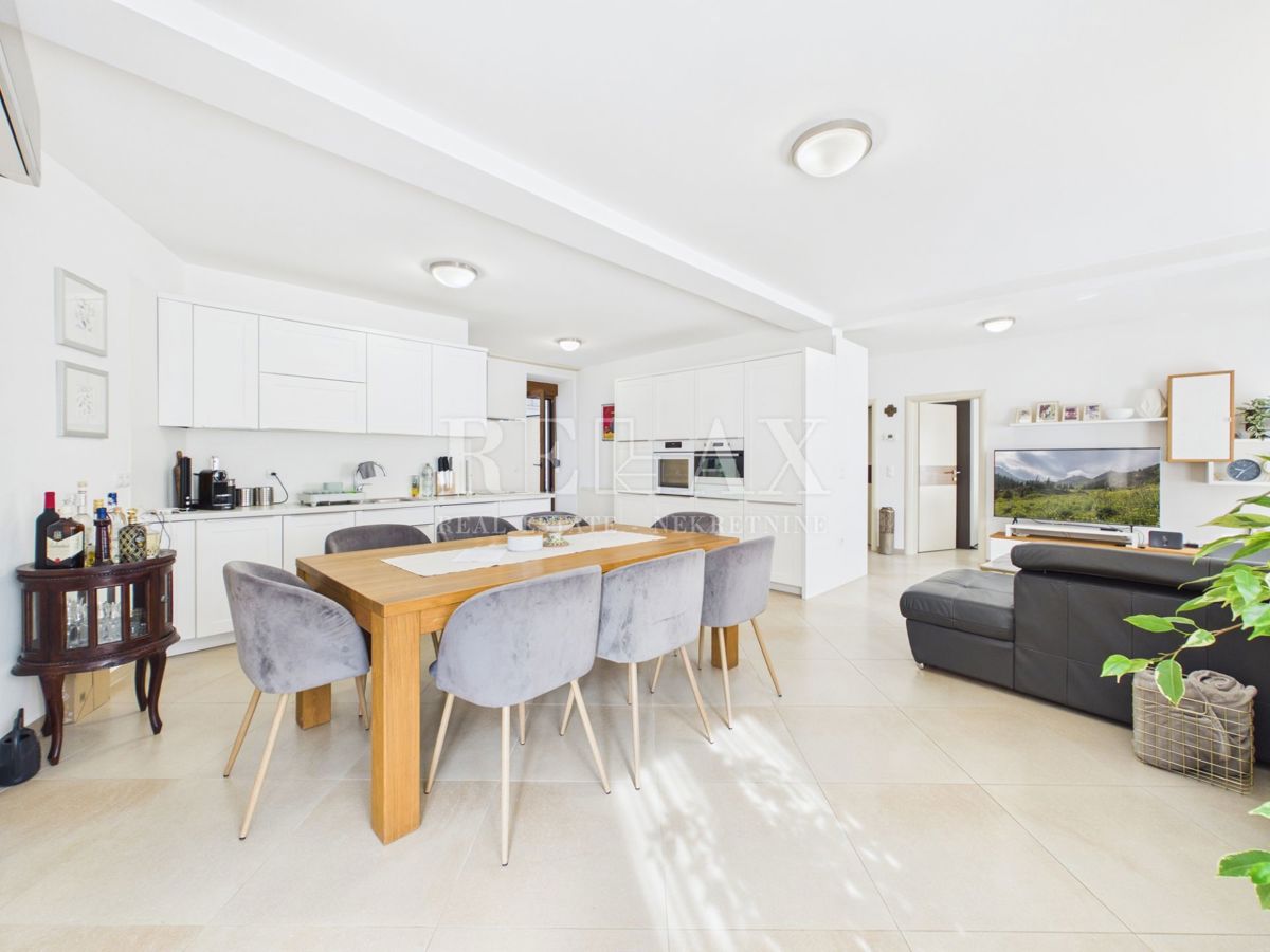 Crikvenica - dva apartmaja v centru