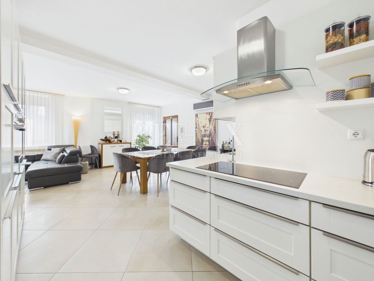 Crikvenica - dva apartmaja v centru