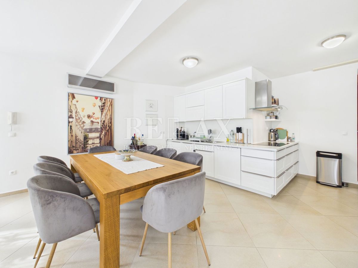 Crikvenica - dva apartmaja v centru