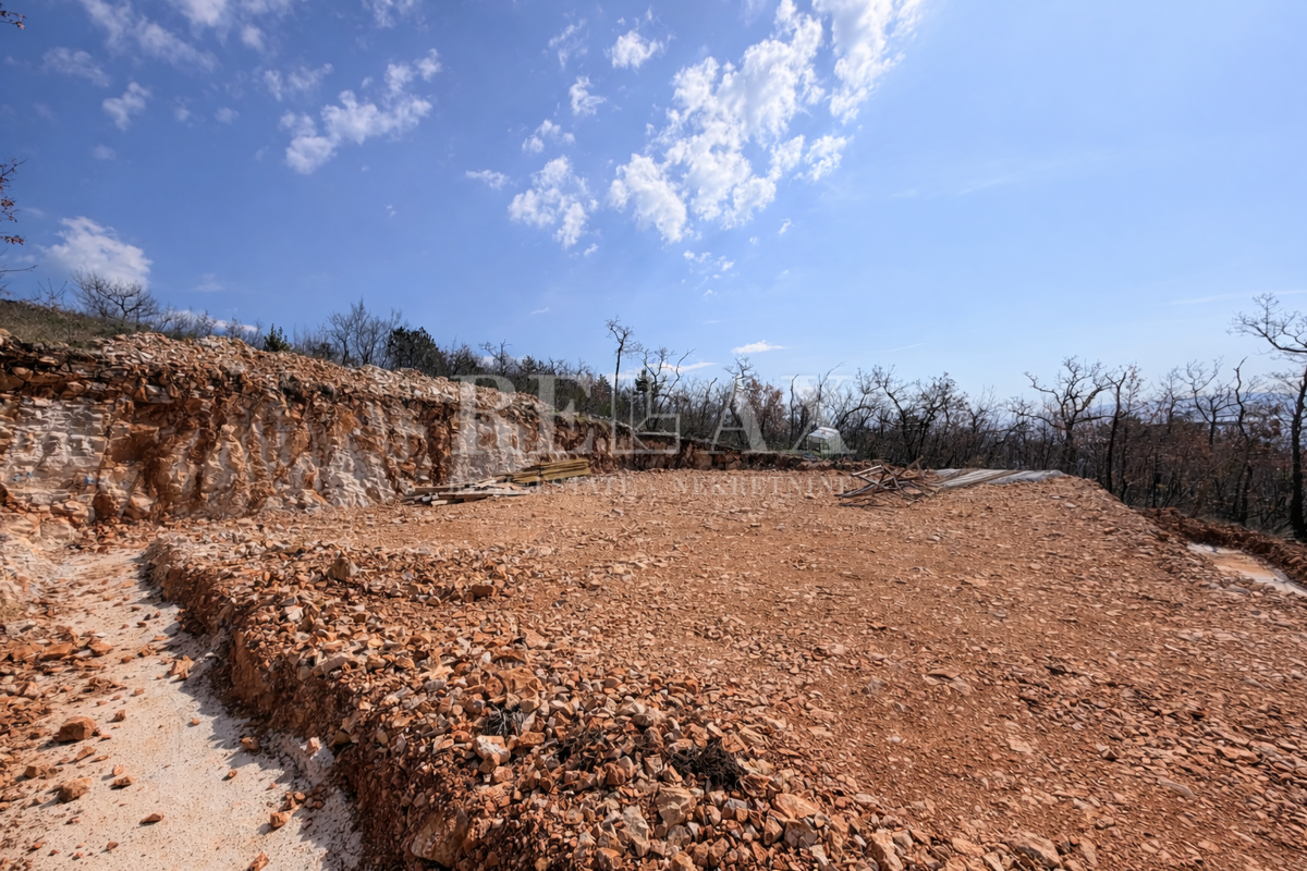 Crikvenica - začela se je gradnja hiše z bazenom