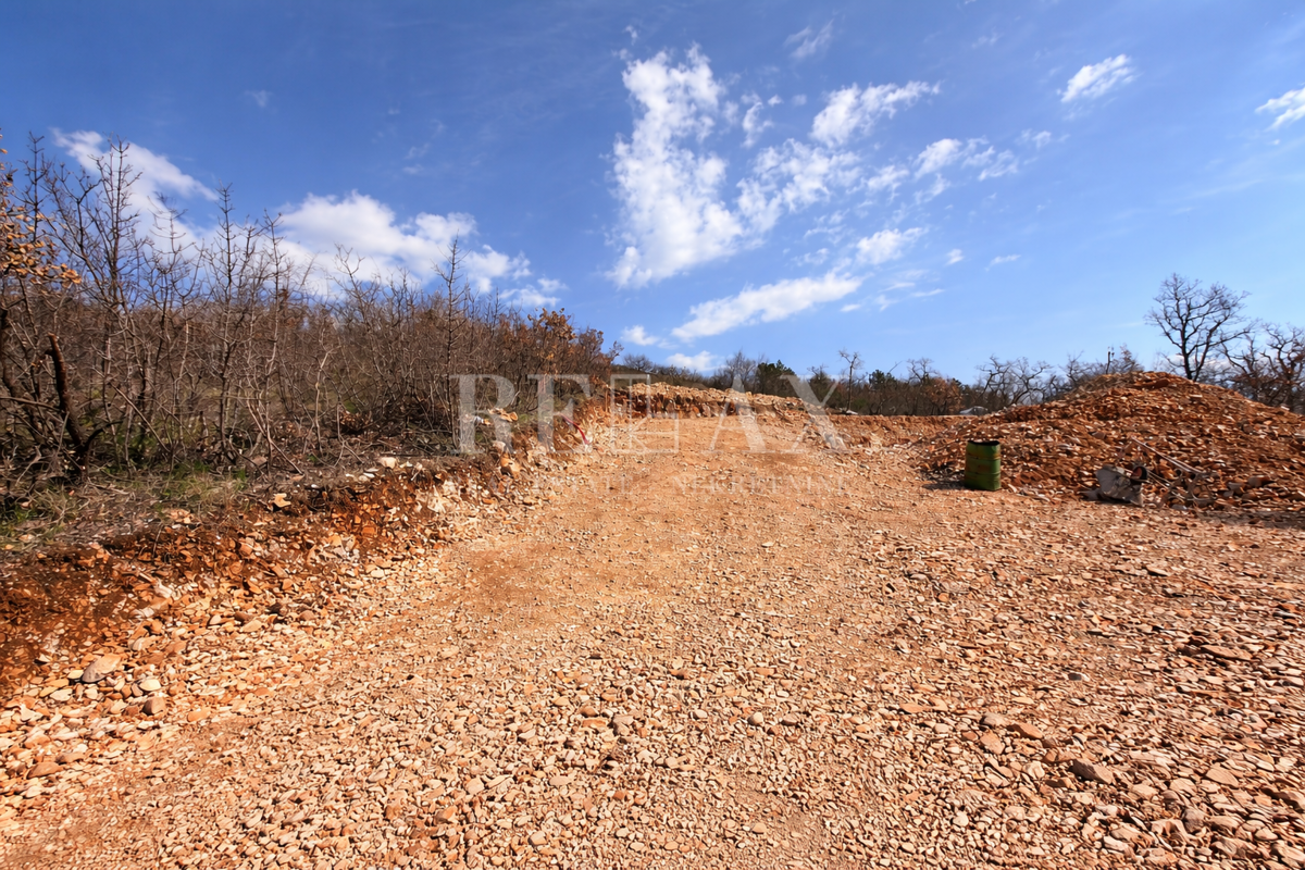 Crikvenica - začela se je gradnja hiše z bazenom