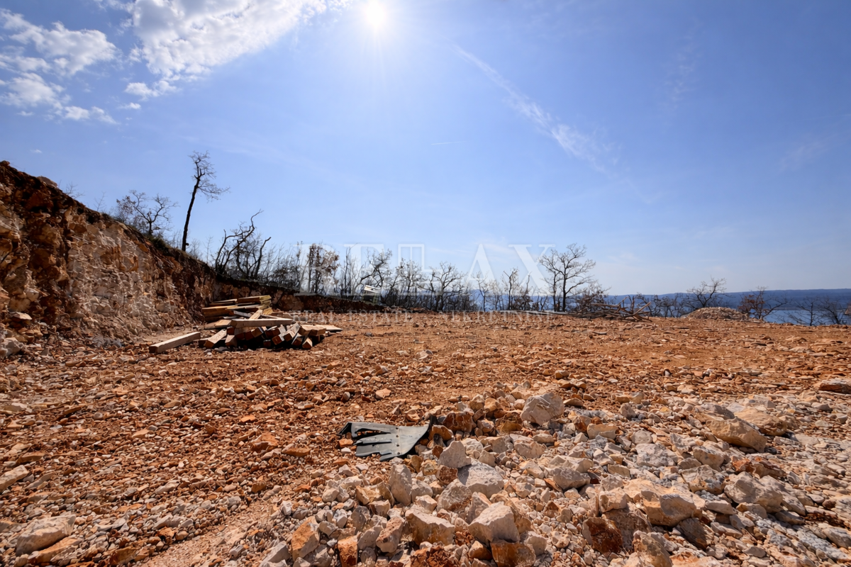 Crikvenica - začela se je gradnja hiše z bazenom