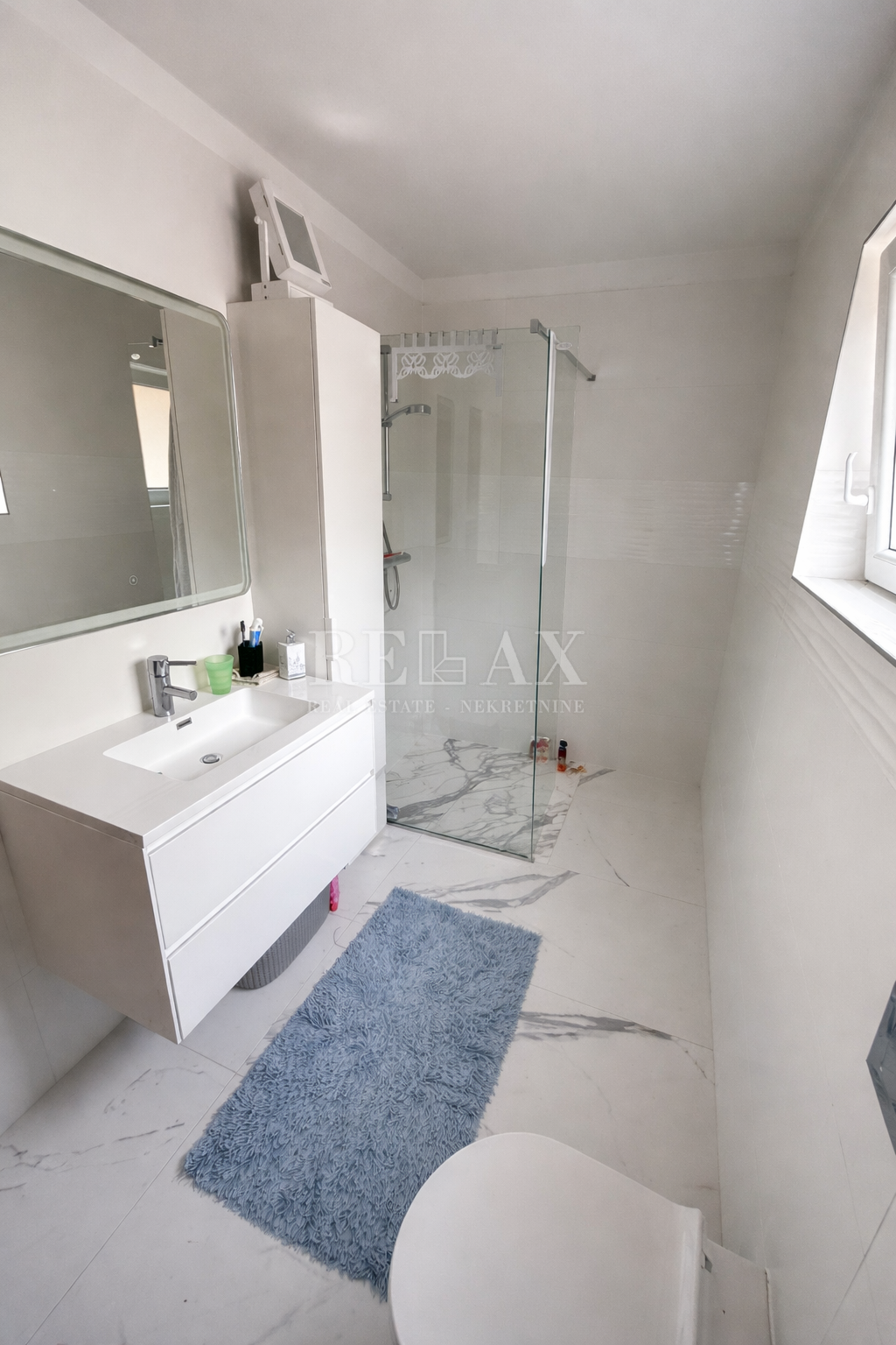 Crikvenica - trosobno stanovanje s pogledom na morje