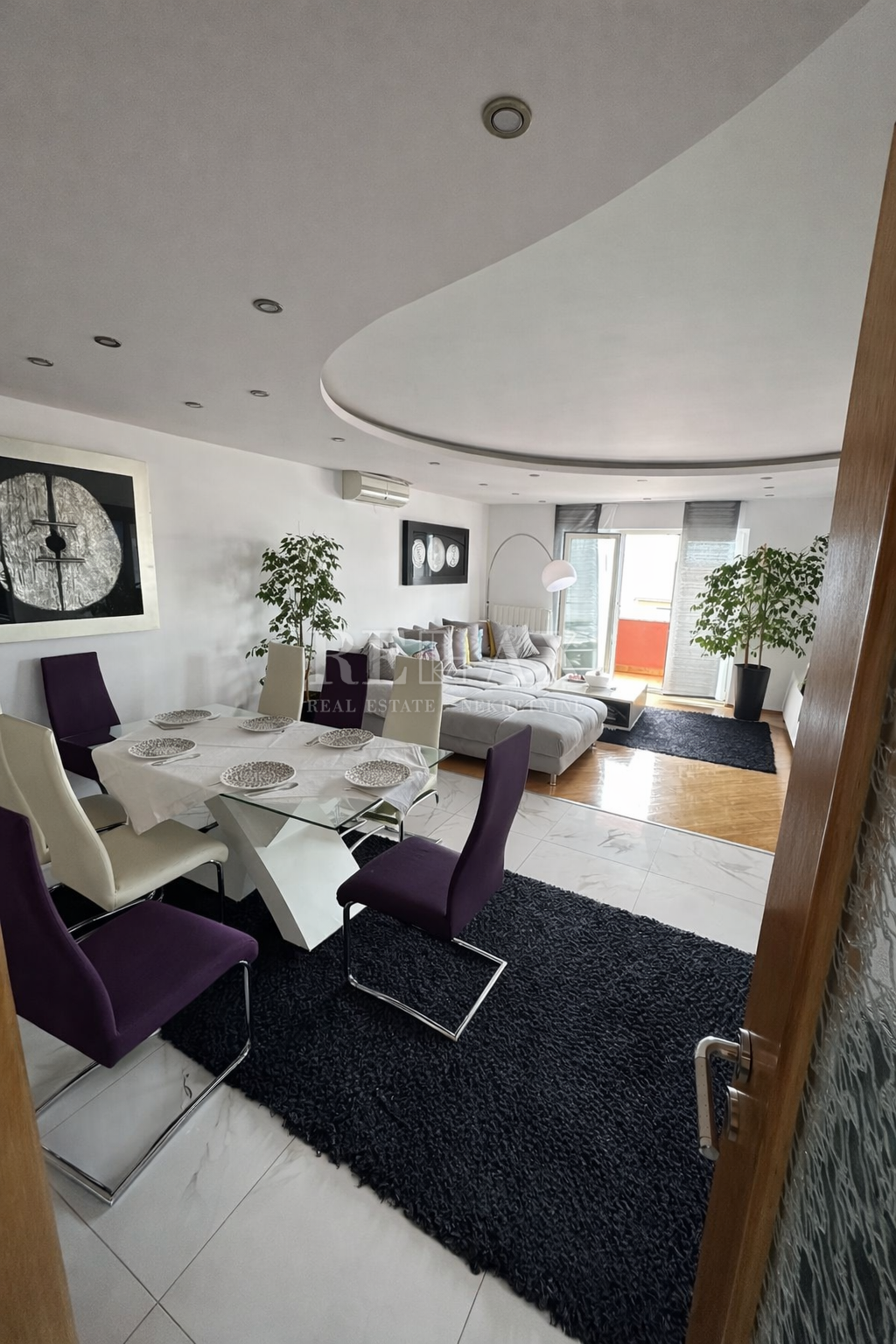 Crikvenica - trosobno stanovanje s pogledom na morje