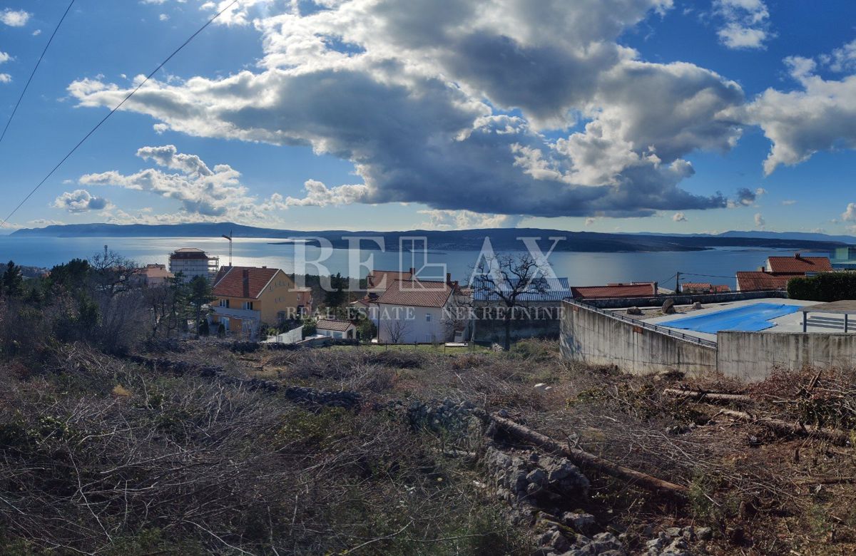CRIKVENICA - Prostorno gradbišče s panoramskim razgledom