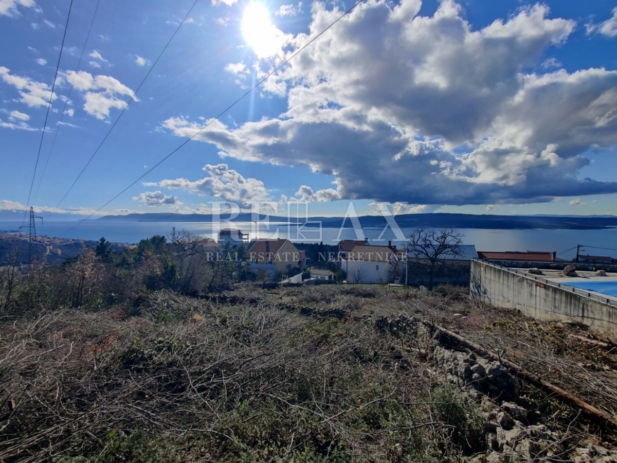 CRIKVENICA - Prostorno gradbišče s panoramskim razgledom