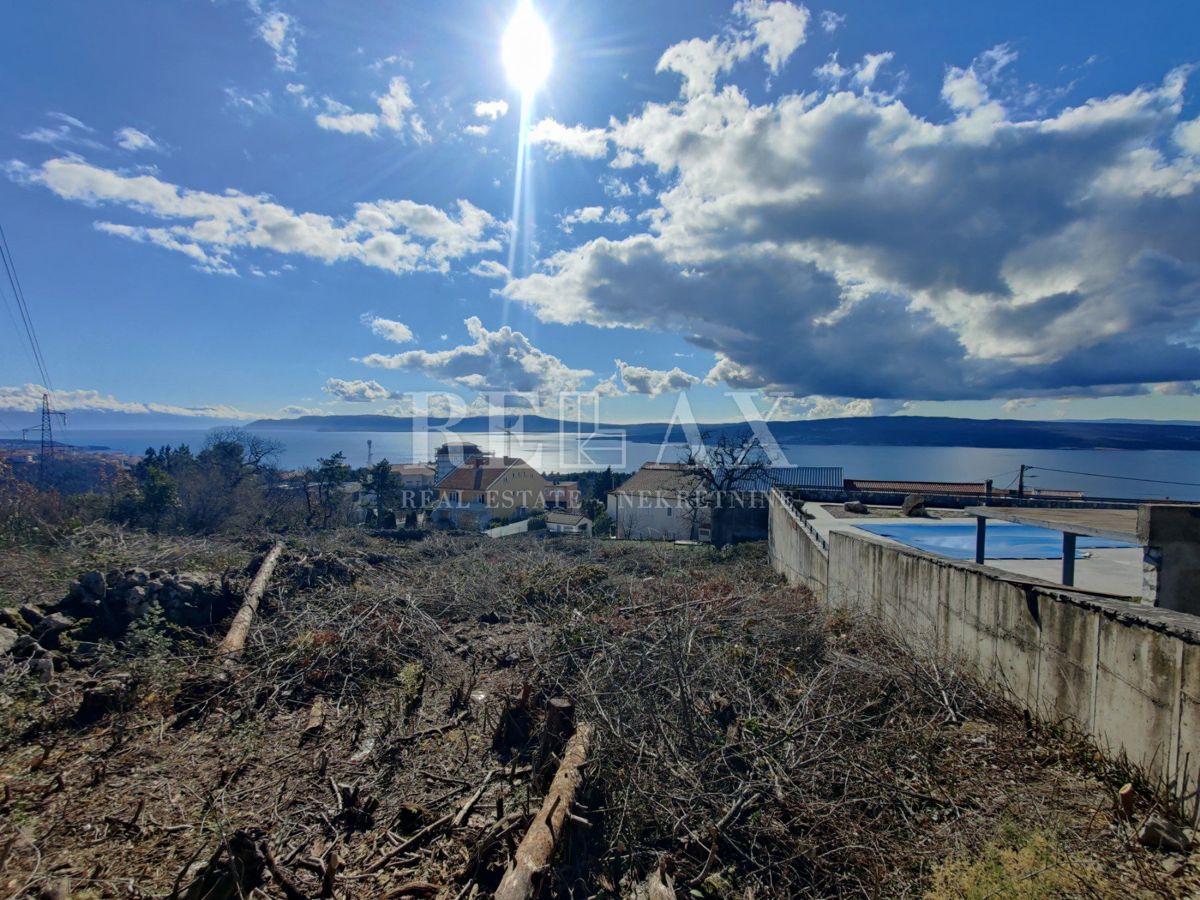 CRIKVENICA - Prostorno gradbišče s panoramskim razgledom