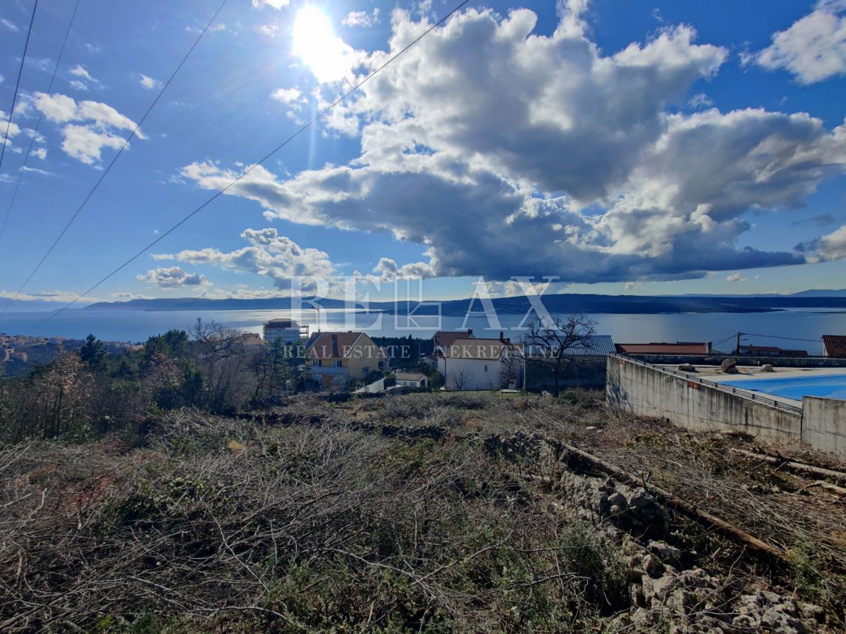 CRIKVENICA - Prostorno gradbišče s panoramskim razgledom