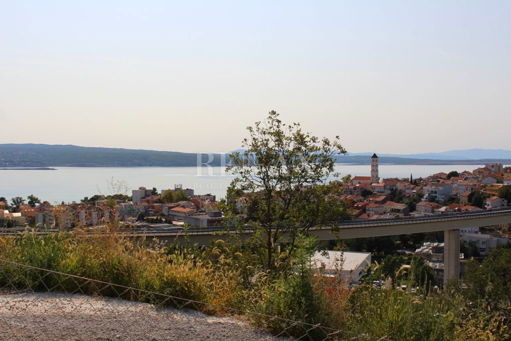 CRIKVENICA - Gradbišče s čudovitim panoramskim razgledom