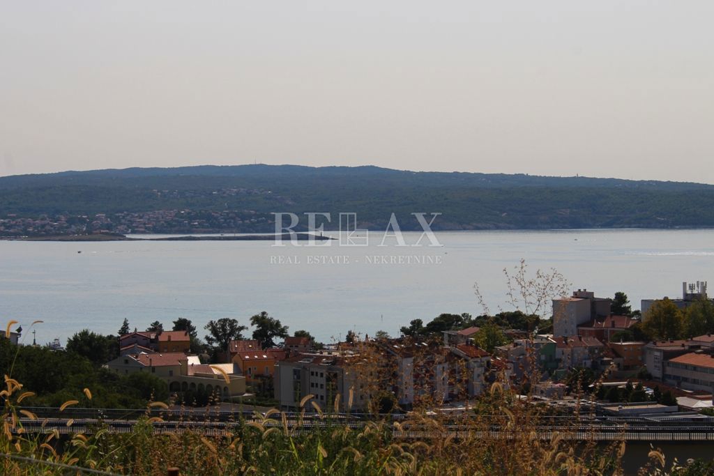 CRIKVENICA - Gradbišče s čudovitim panoramskim razgledom