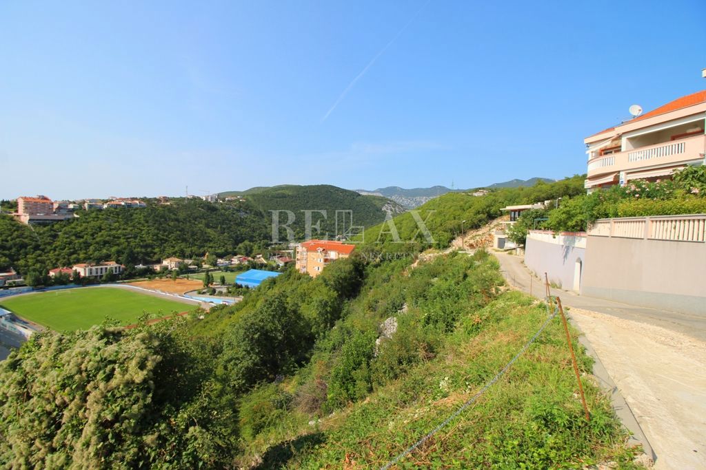 CRIKVENICA - Gradbišče s čudovitim panoramskim razgledom