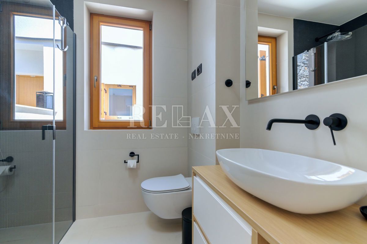 OPATIJA, VOLOSKO - Dvoetažni apartma s pogledom na morje