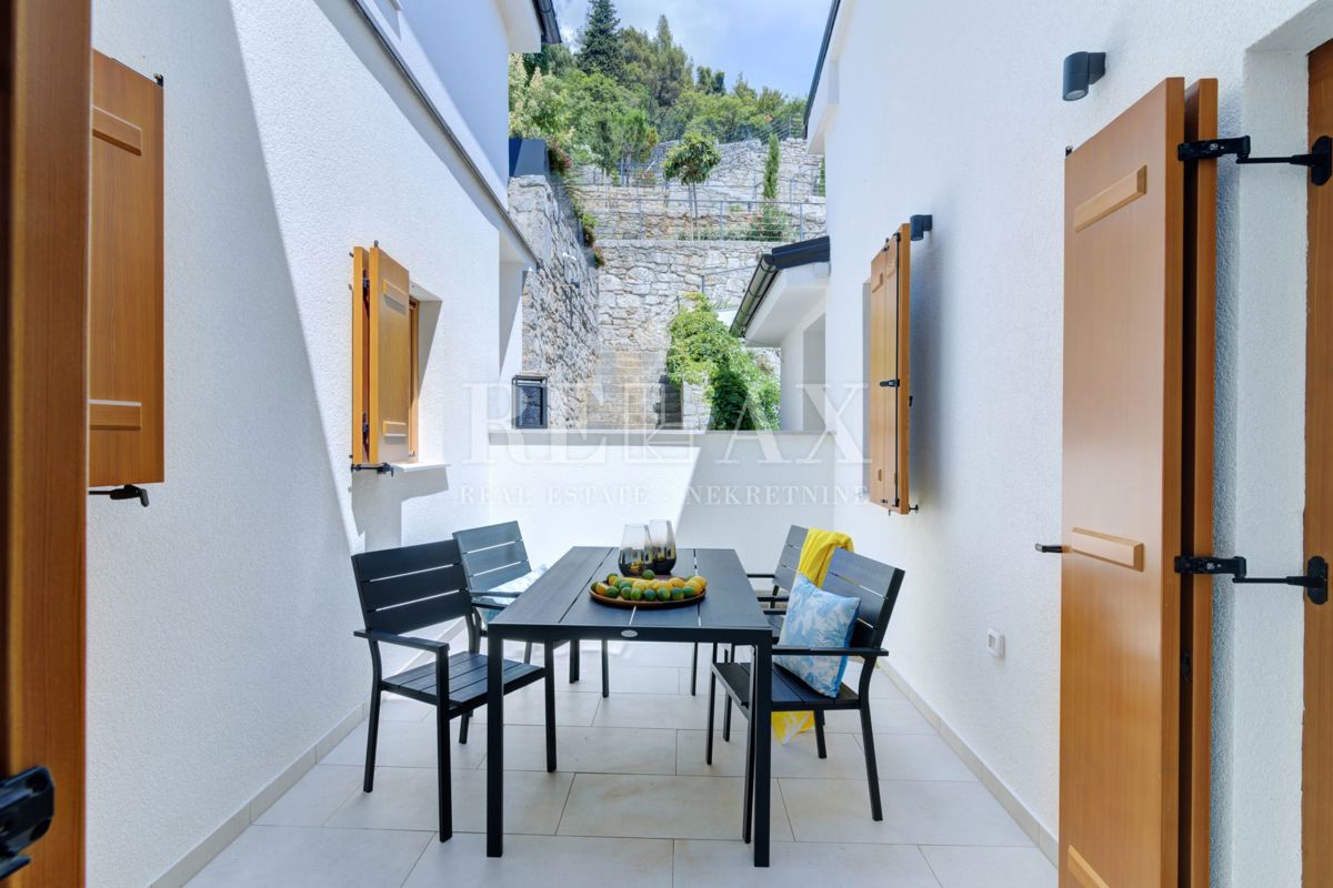 OPATIJA, VOLOSKO - Dvoetažni apartma s pogledom na morje