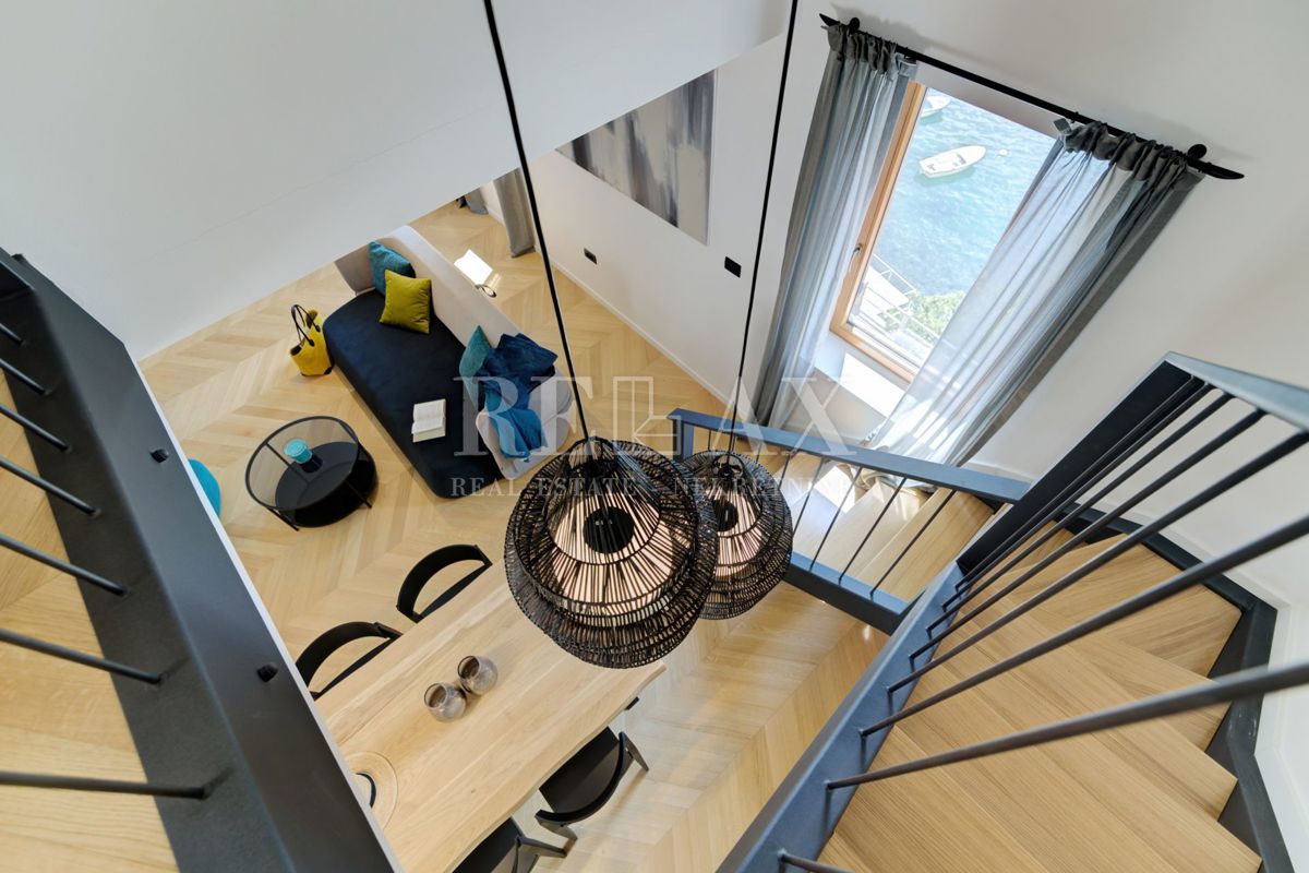 OPATIJA, VOLOSKO - Dvoetažni apartma s pogledom na morje