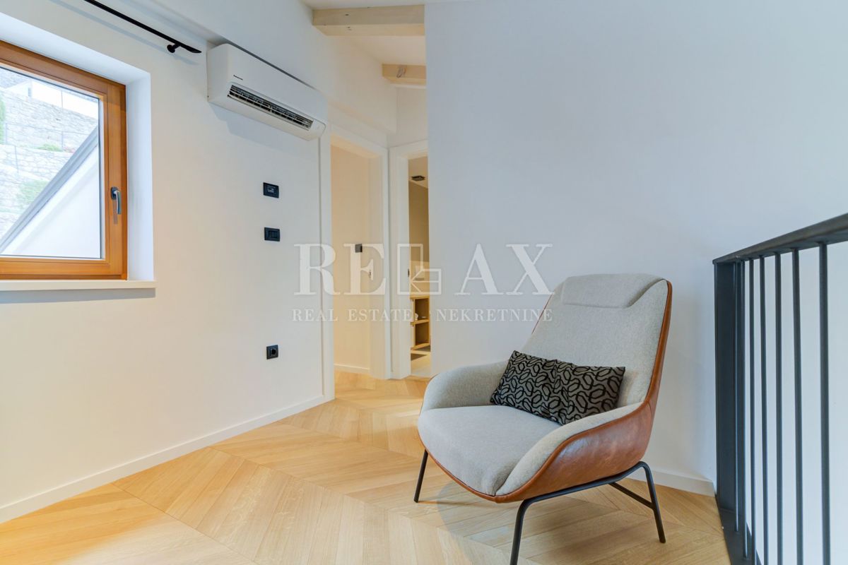 OPATIJA, VOLOSKO - Dvoetažni apartma s pogledom na morje