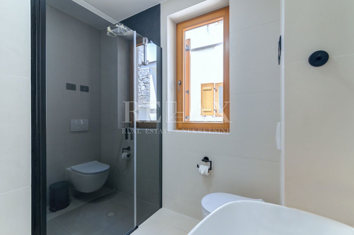OPATIJA, VOLOSKO - Dvoetažni apartma s pogledom na morje