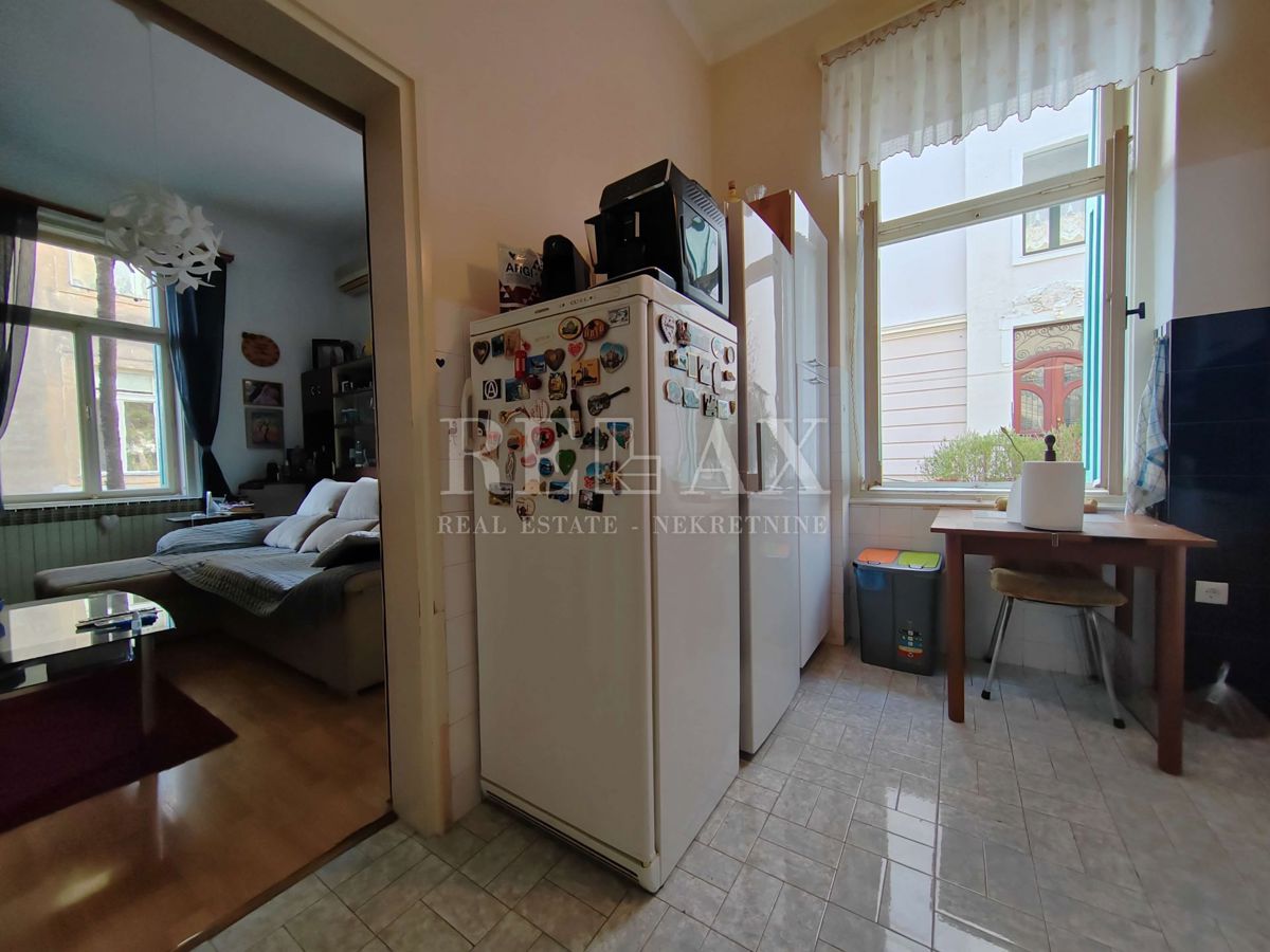 Opatija - etaža vile v centru z garažo 