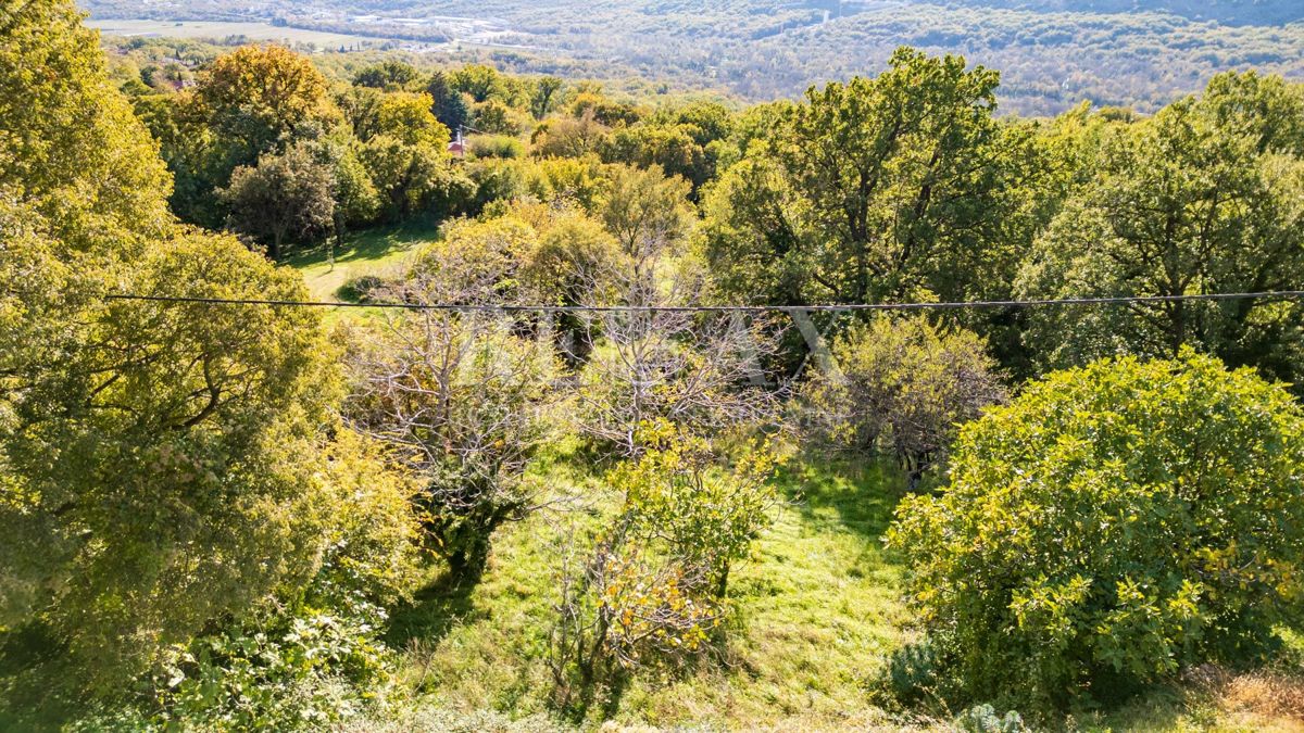 Bribir - gradbeno zemljišče s pogledom na morje