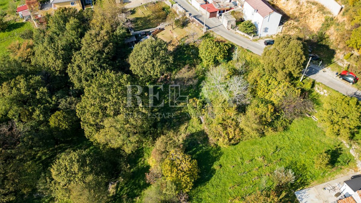 Bribir - gradbeno zemljišče s pogledom na morje