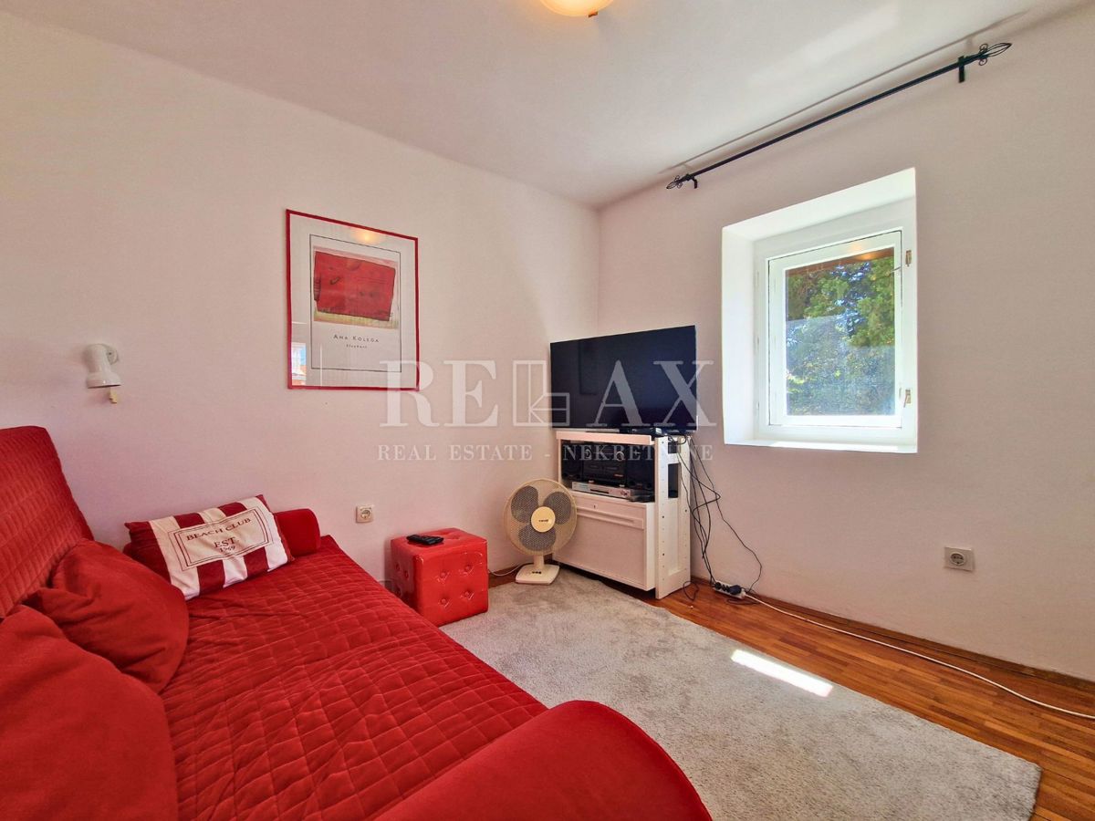 Selce - hiša z 2 apartmajema, 350 m od morja