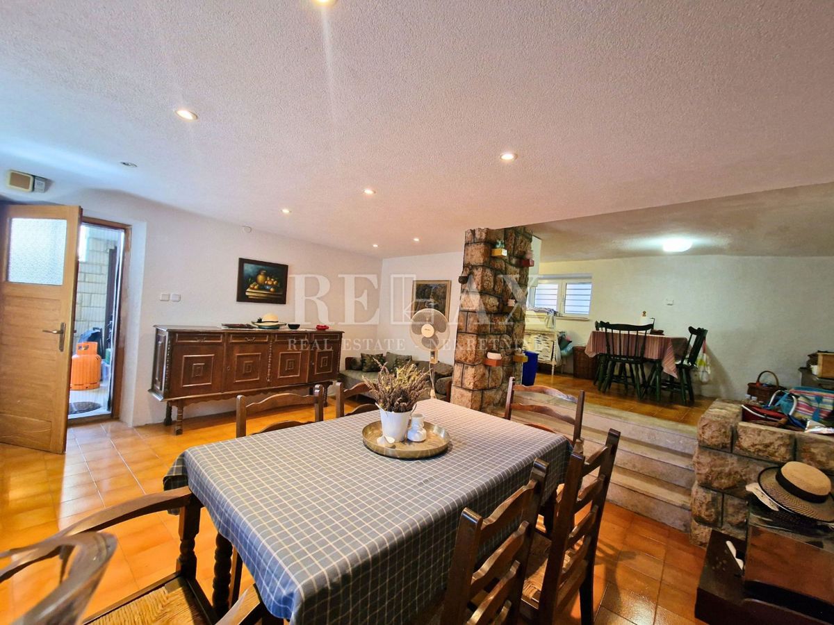 Selce - hiša z 2 apartmajema, 350 m od morja