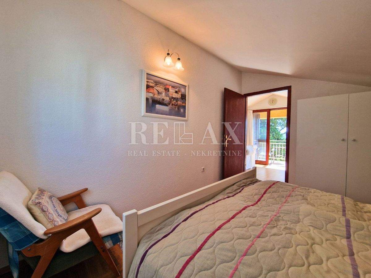 Selce - hiša z 2 apartmajema, 350 m od morja