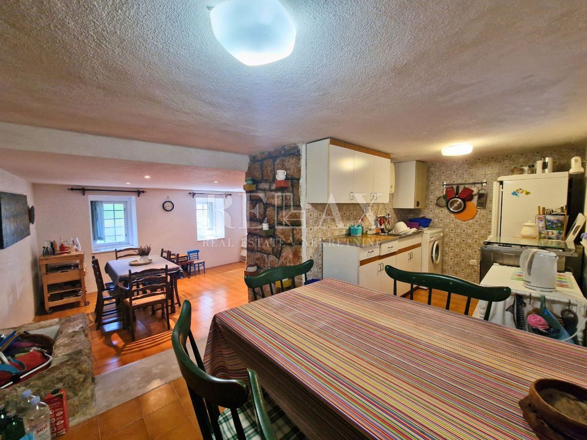 Selce - hiša z 2 apartmajema, 350 m od morja