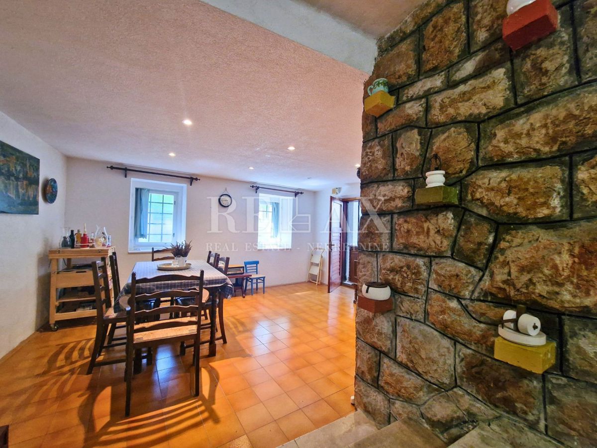 Selce - hiša z 2 apartmajema, 350 m od morja