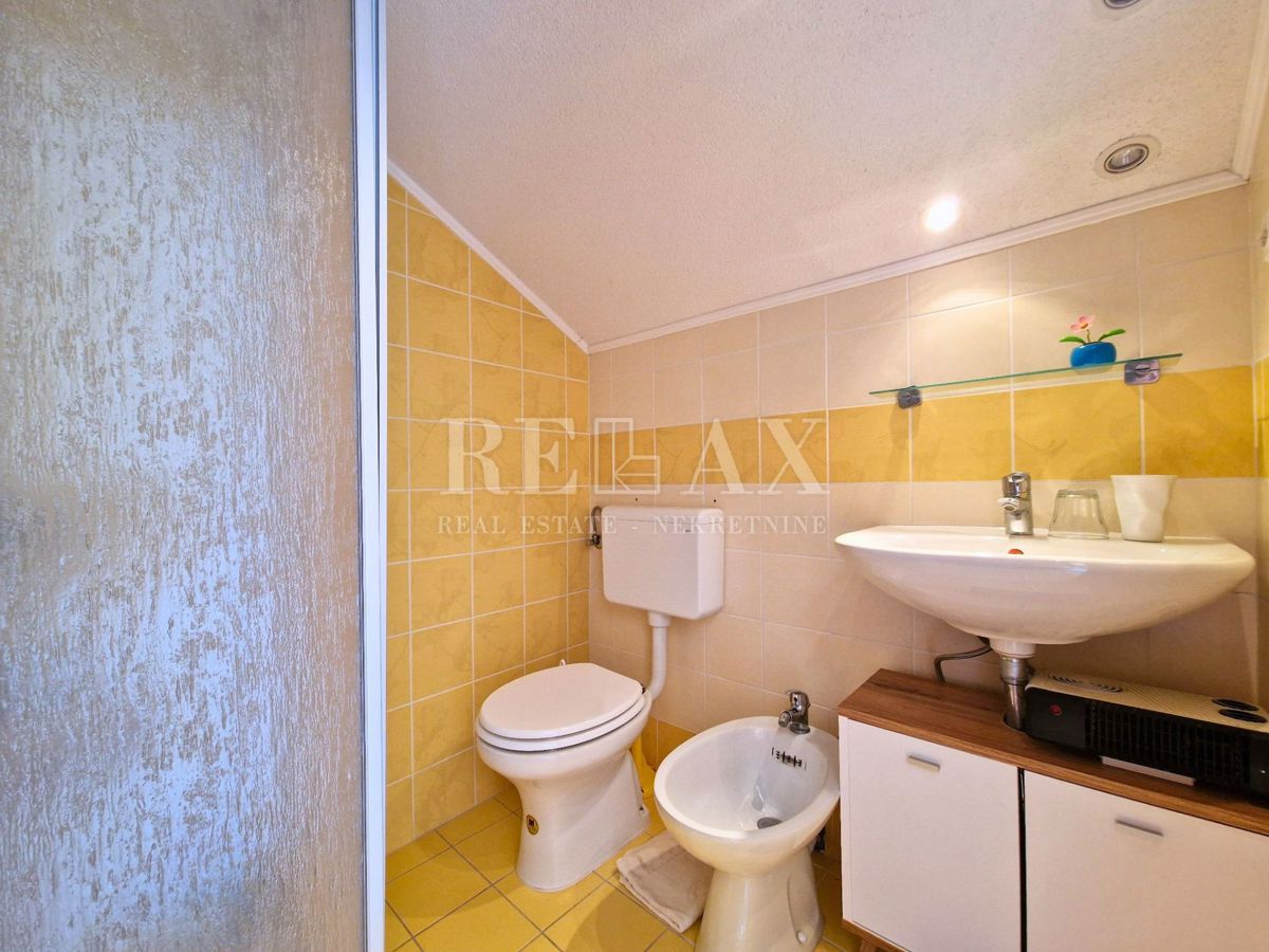 Selce - hiša z 2 apartmajema, 350 m od morja
