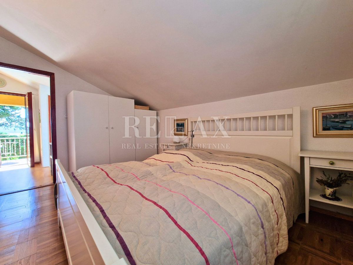 Selce - hiša z 2 apartmajema, 350 m od morja